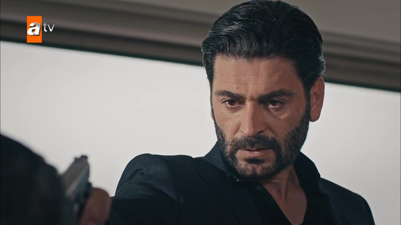 Кадры из сериала Мафия не может править миром (2015)