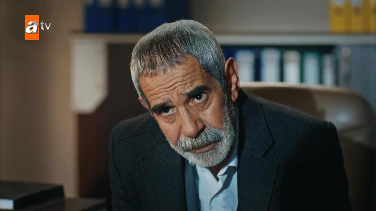 Кадры из сериала Мафия не может править миром (2015)