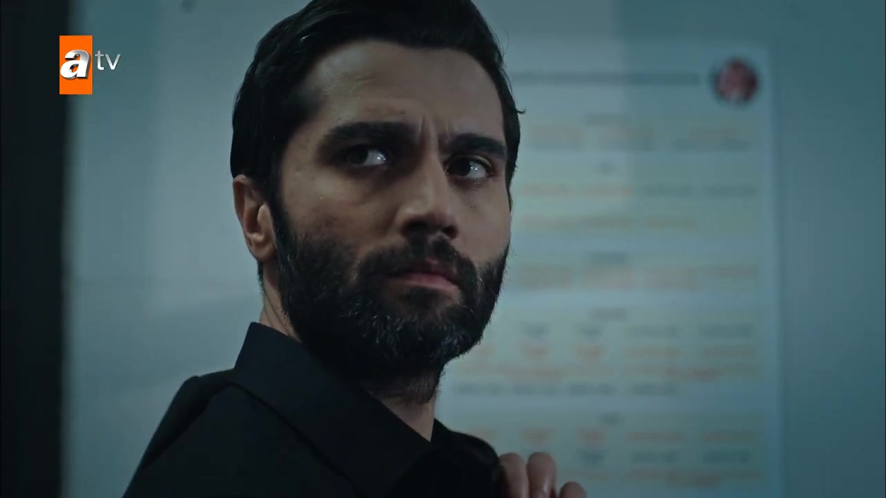 Кадры из сериала Мафия не может править миром (2015)