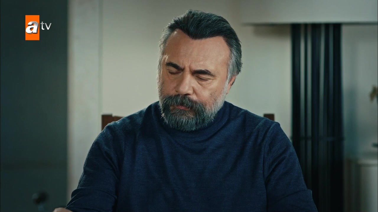 Кадры из сериала Мафия не может править миром (2015)