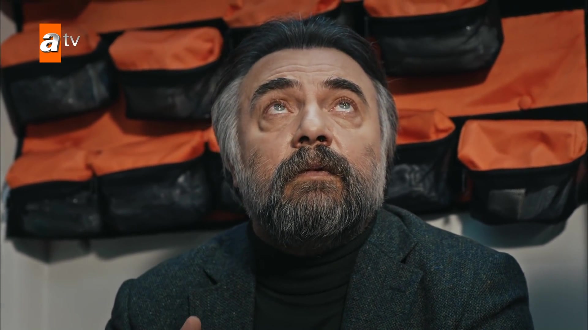 Кадры из сериала Мафия не может править миром (2015)