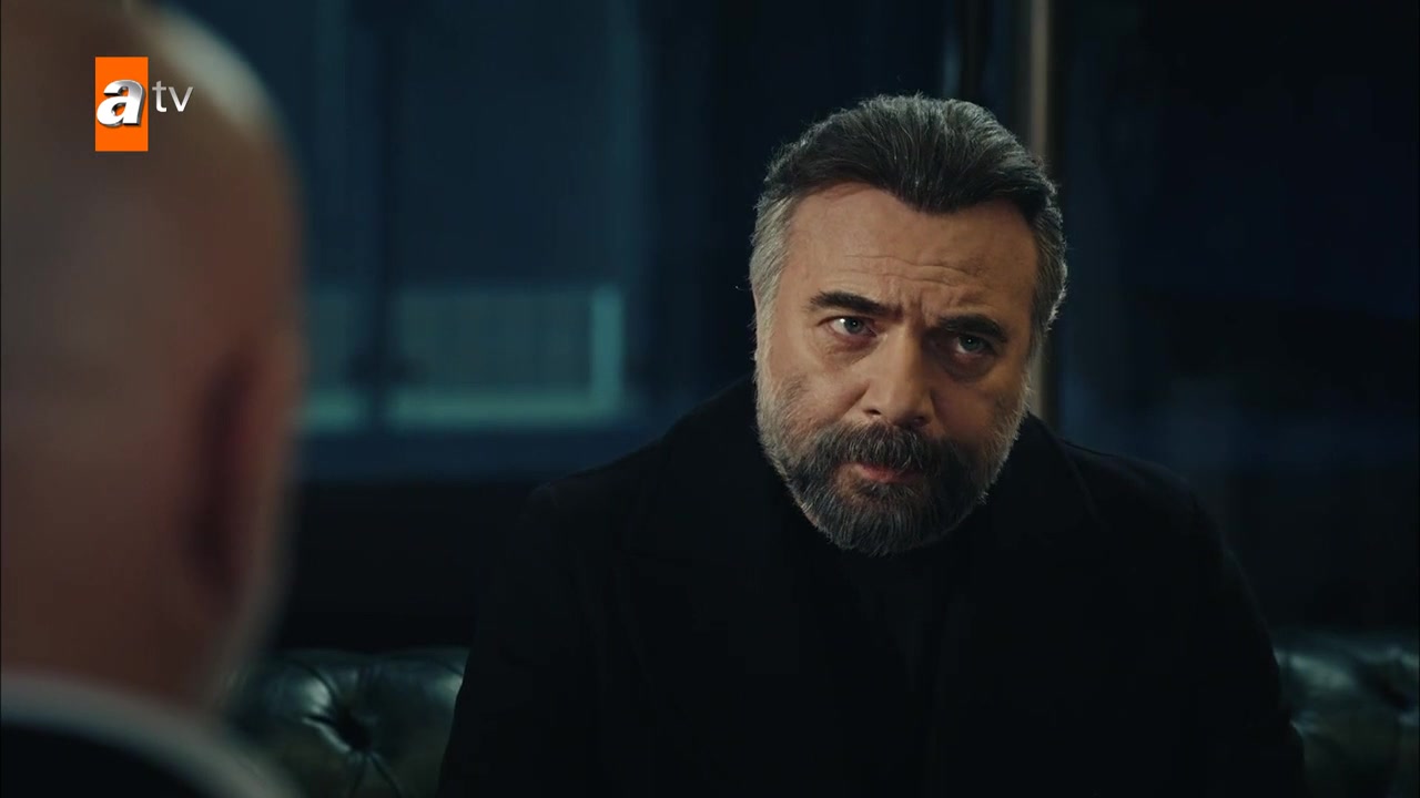Кадры из сериала Мафия не может править миром (2015)
