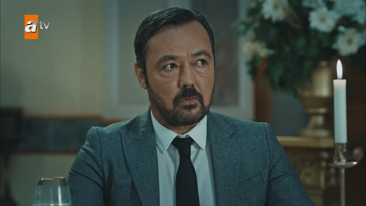 Кадры из сериала Мафия не может править миром (2015)