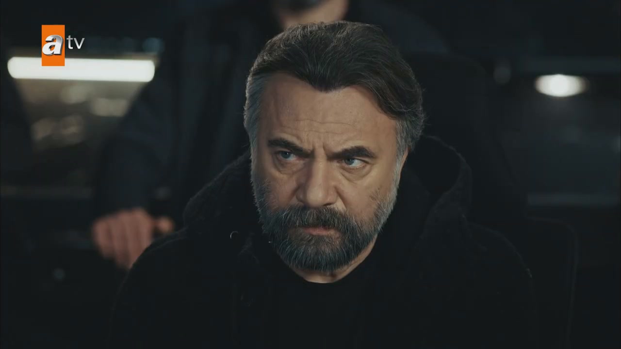 Кадры из сериала Мафия не может править миром (2015)