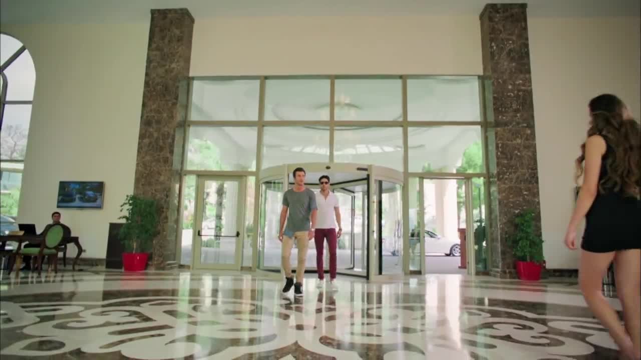 Кадры из сериала Запах клубники 2 серия 1 сезон (2015)