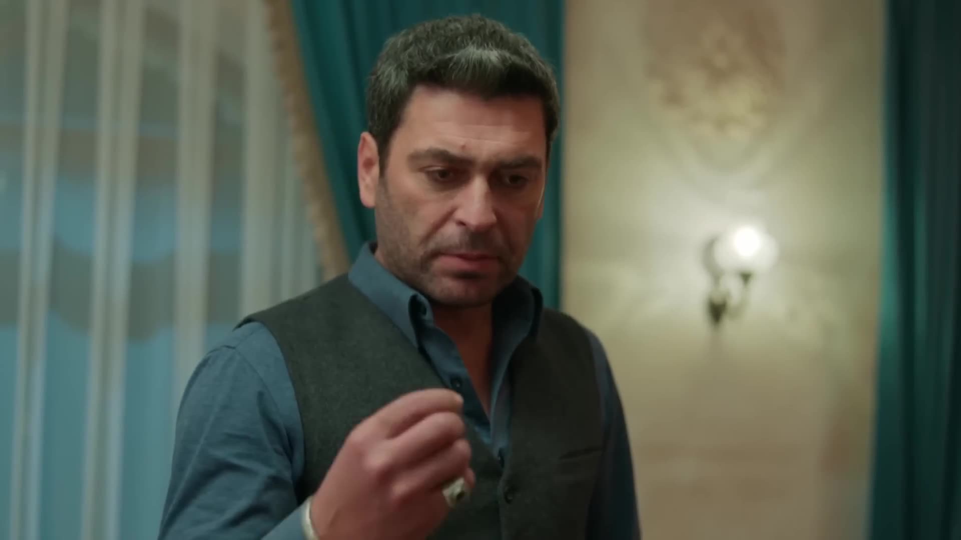 Кадры из сериала Далекий город 12 серия 1 сезон (2024)