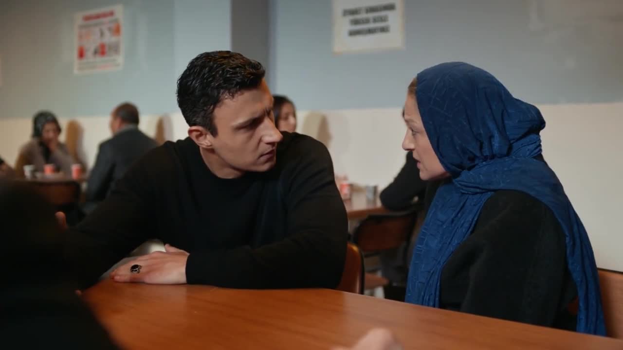 Кадры из сериала Далекий город 17 серия 1 сезон (2024)