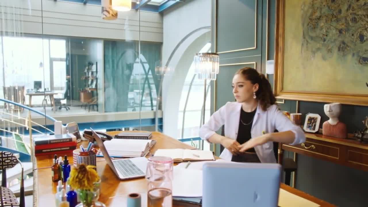 Кадры из сериала Красивее, чем ты (2022)