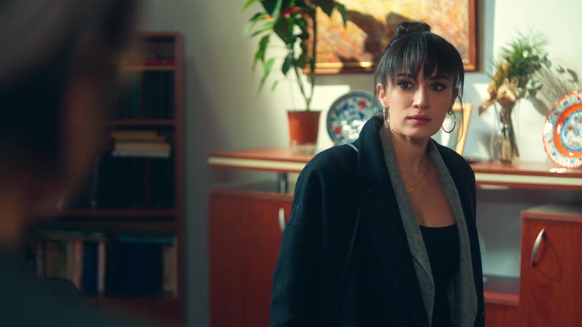 Кадры из сериала Скрывая нашу маму (2021)