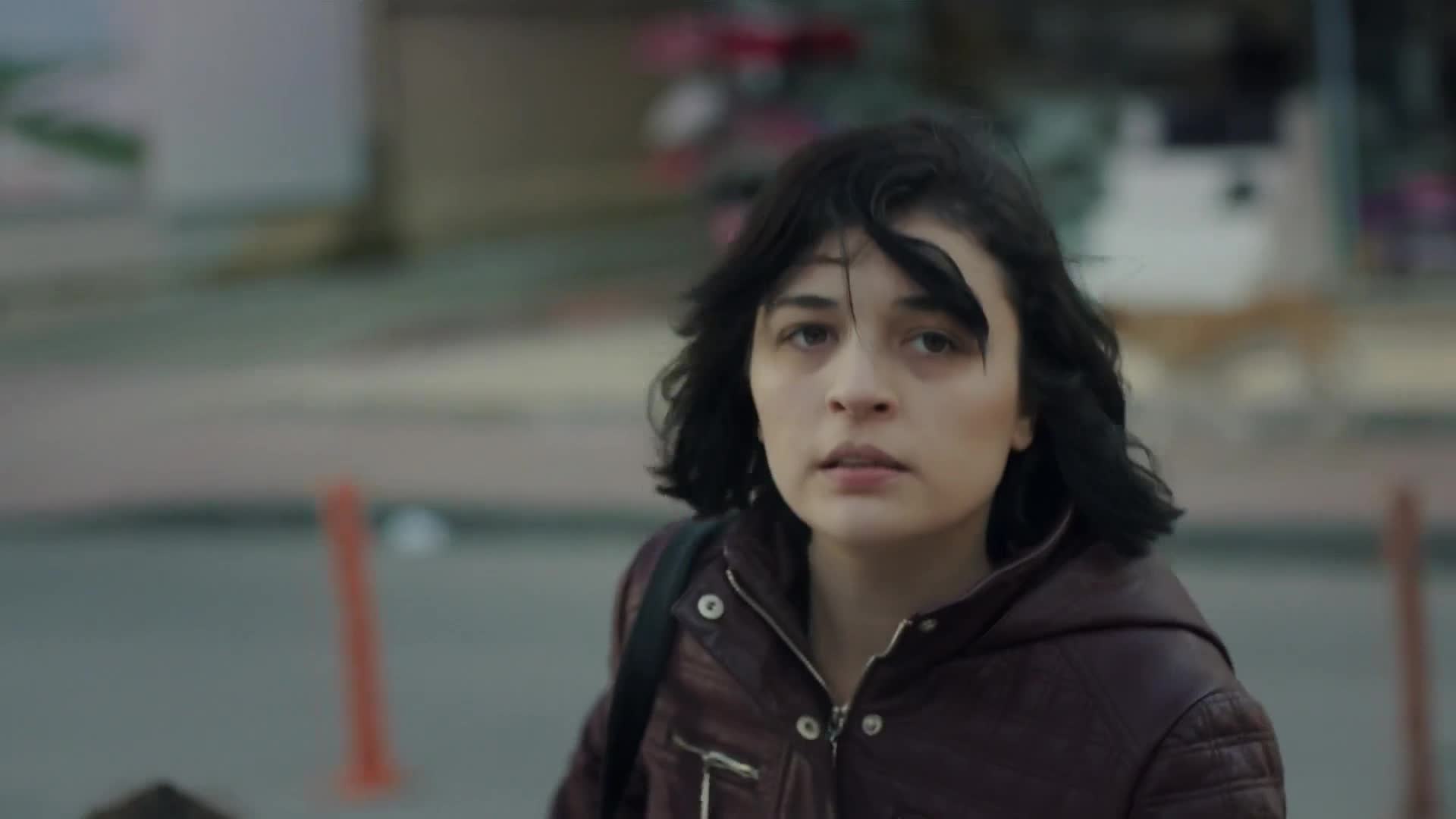 Кадры из сериала Мама (2016)
