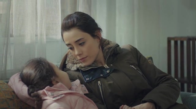 Кадры из сериала Мама (2016)