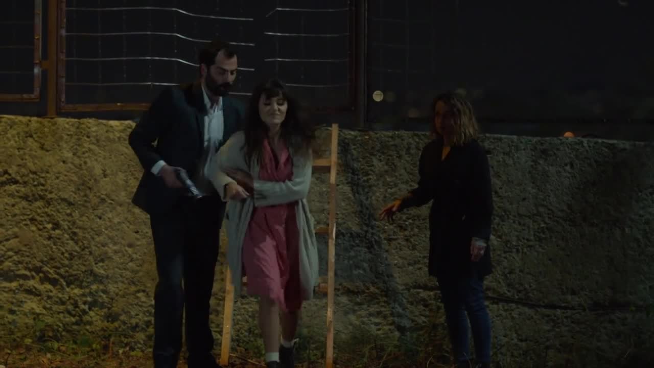 Кадры из сериала Азизе 4 серия 1 сезон (2019)
