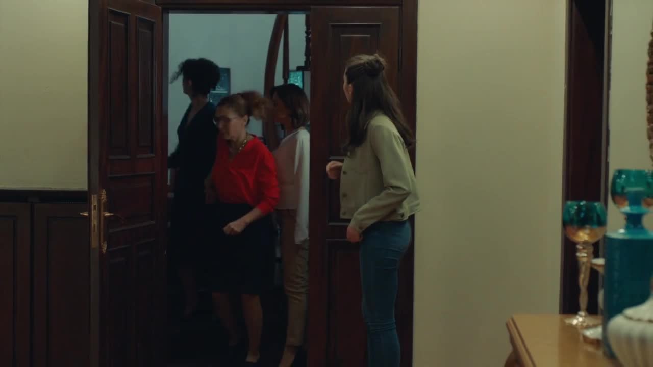 Кадры из сериала Азизе 10 серия 1 сезон (2019)